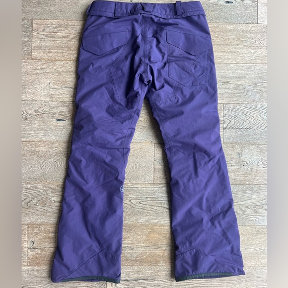 Women’s Volcom Gortex snowboard pants. Size medium. Purple - Picture 4 of 4